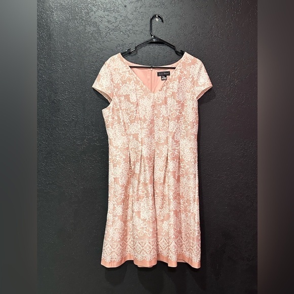 JESSICA HOWARD Blush Pink White V-Neck J Fit & Flare, Party/Cocktail Dress Sz 16 - Picture 1 of 7